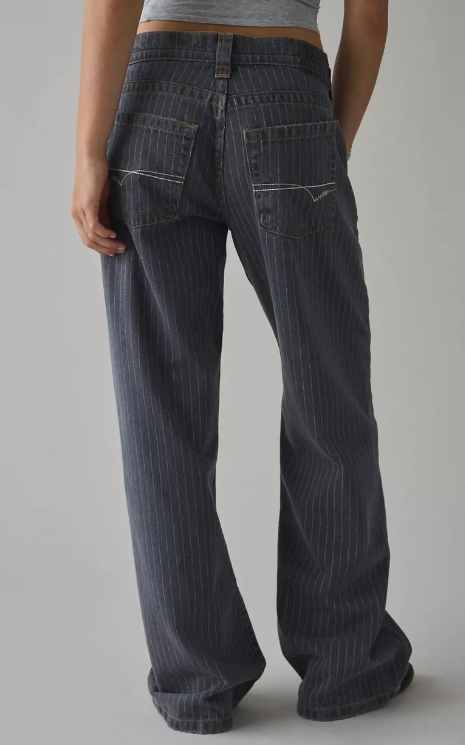 Jeans mit grauen Streifen