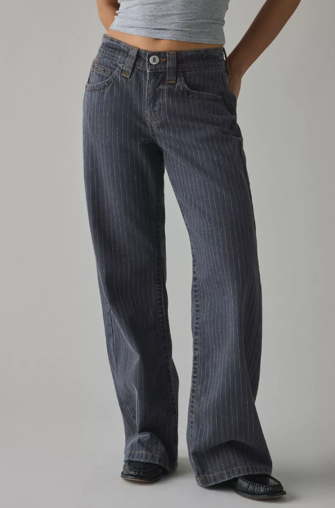 Jeans mit grauen Streifen