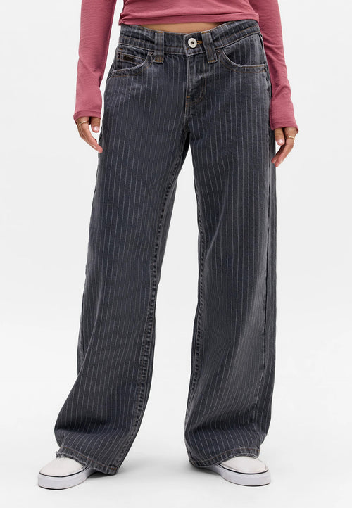 Jeans mit grauen Streifen