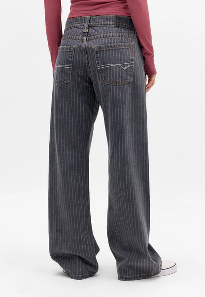 Jeans mit grauen Streifen