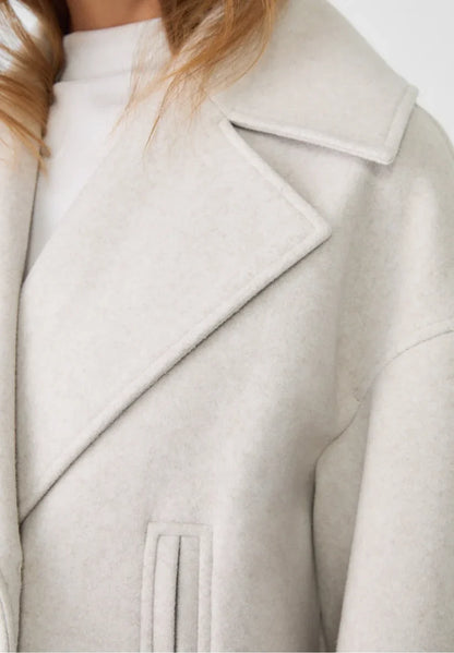 Kurze zweireihige Wolljacke